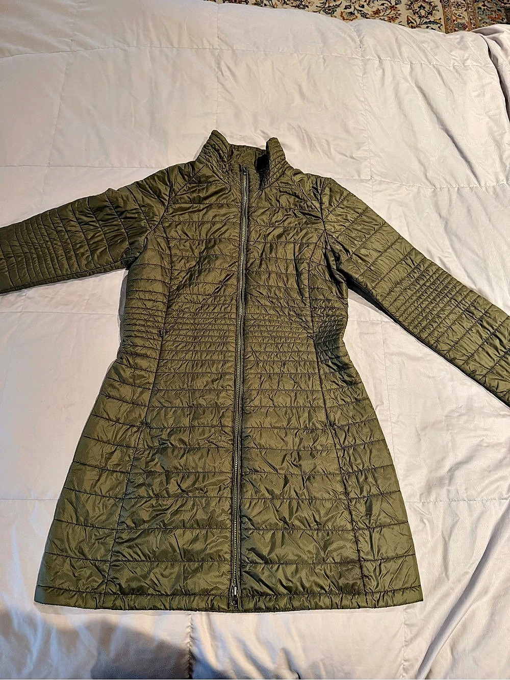 Patagonia Quilted Puffer Parka Coat in Olive Green, Medium